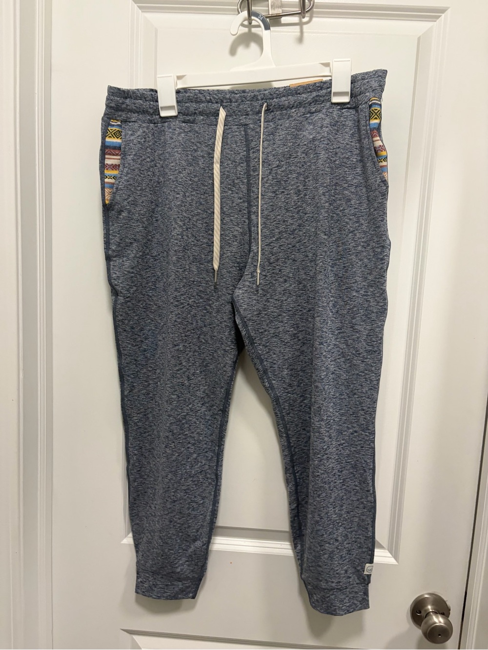 Wowie Kozie Heathered Gray Multicolor Joggers With Aztec Pockets Size Large Nwt